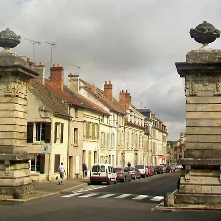 Magny En Vexin : Maison Meublee Extérieur photo