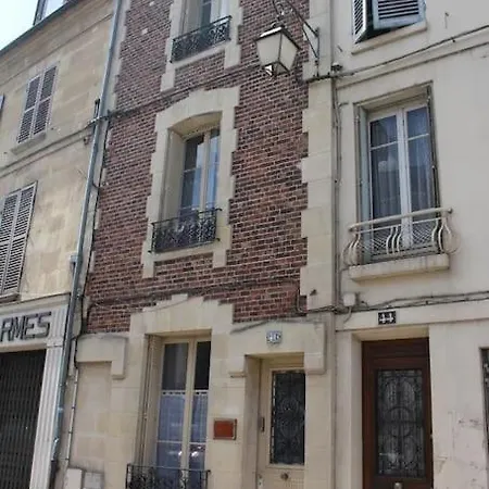 Magny En Vexin : Maison Meublee Extérieur photo