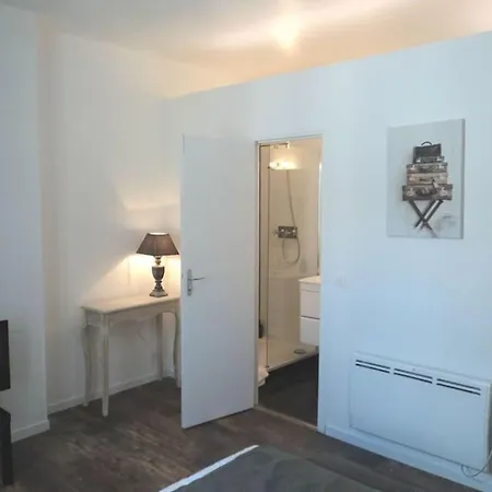 Magny En Vexin : Maison Meublee Extérieur photo