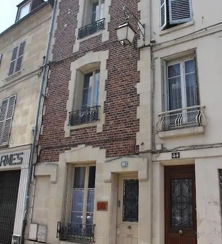 Magny En Vexin : Maison Meublee